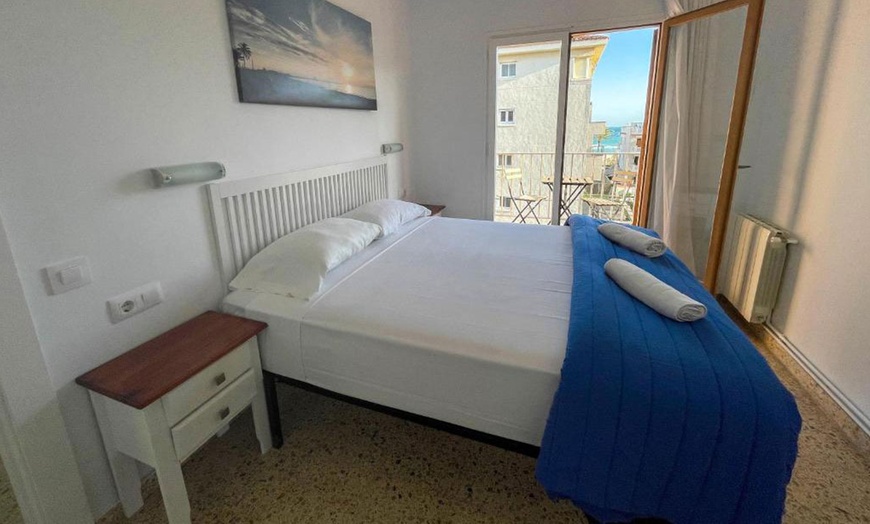 Image 1: Tarragona: 2 o 4 noches en apartamento para hasta 6 personas