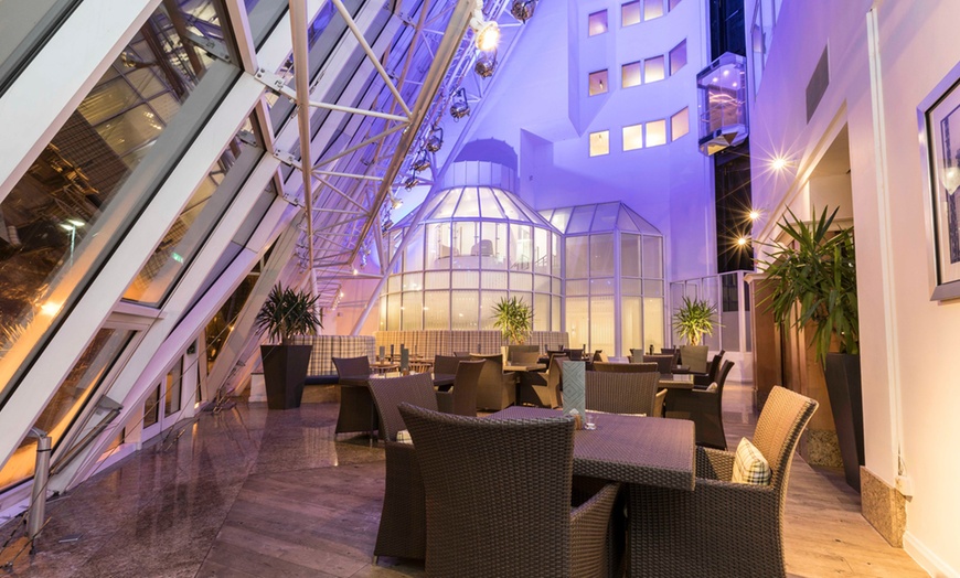 Image 7: Southampton: 4* Stay with Breakfast