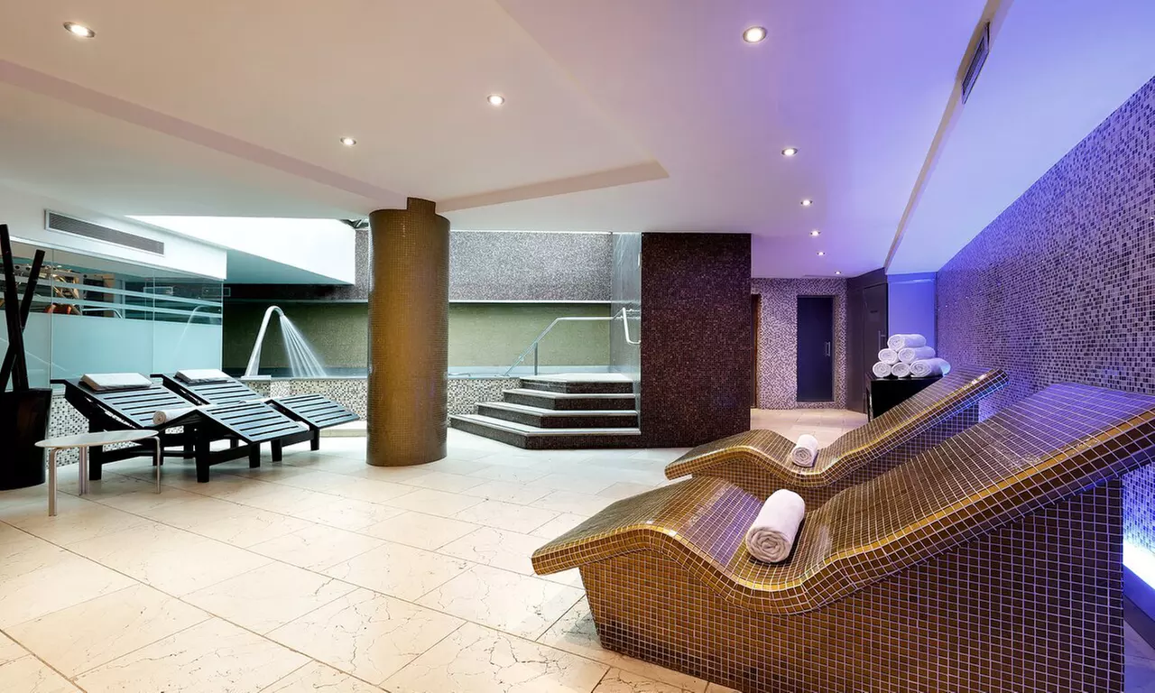 Circuito spa en hotel 5* con copa de cava y opción a masaje para 1 o 2