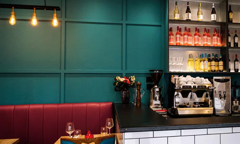 Starter with Any Gourmet Burger and a Soft Drink Or Beer for 1, 2 or 4