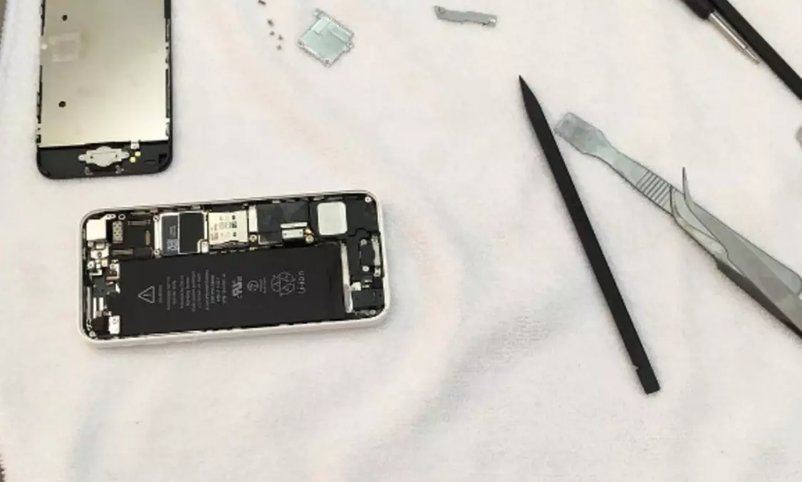 iPhone 5 Battery Replacement from Gelman Electronics Repair (38% Off) - Primary Image