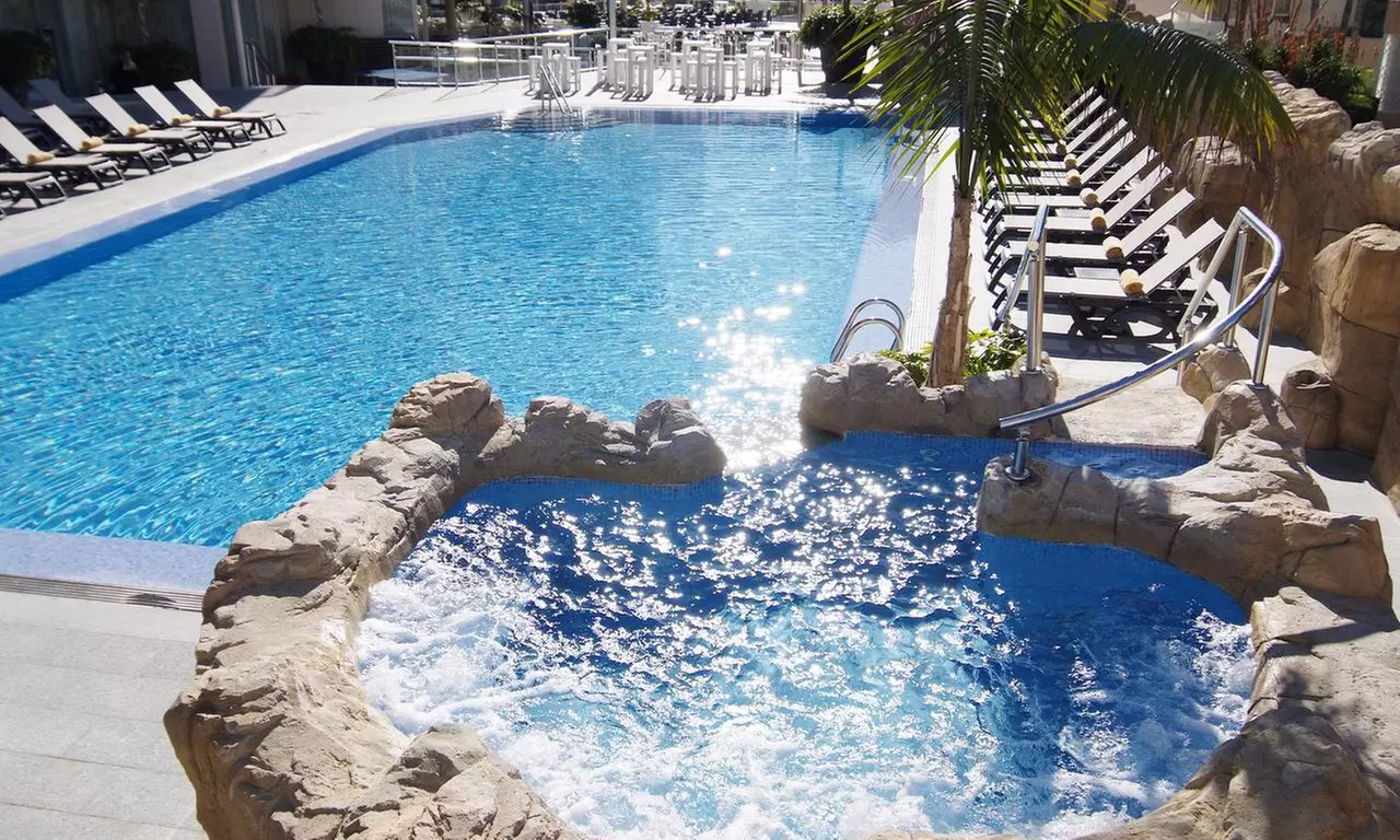 Circuito spa de 2 horas para 2 personas, con opción a bufé o masaje