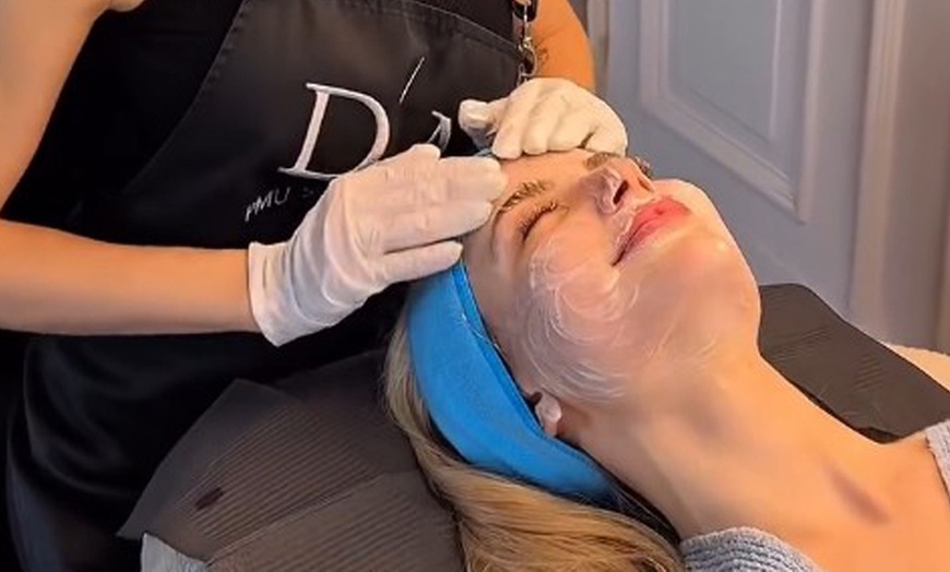 Image 5: Kleine oder große Gesichtsbehandlung, Microneedling oder AntiTox