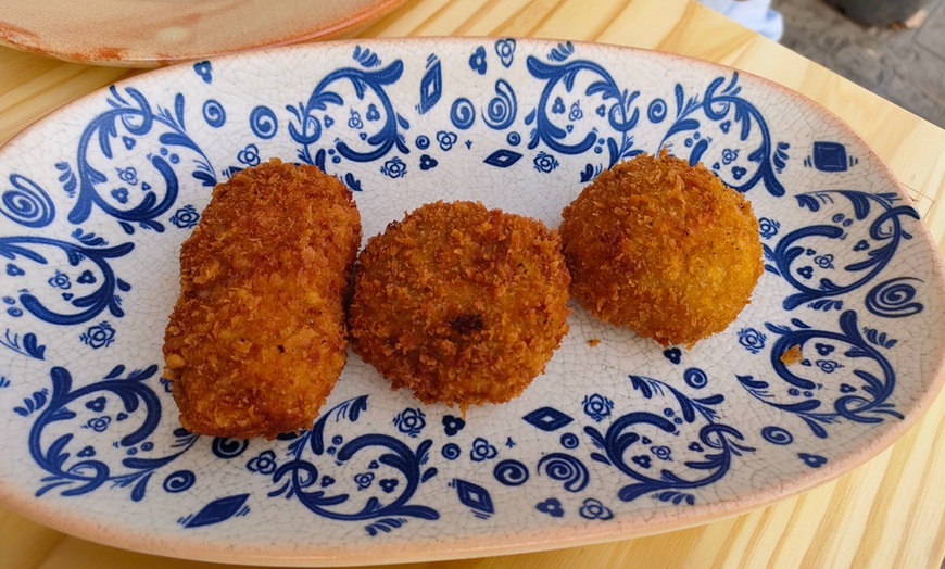 Image 4: Menú de cochinillo al horno de leña en Asador Reconquista