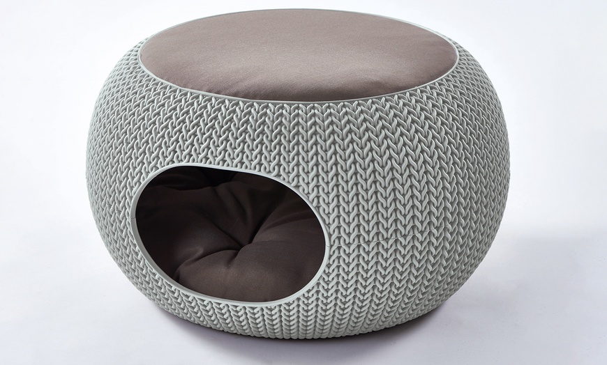 Image 3: Curvy Cozy Knit Pet Bed