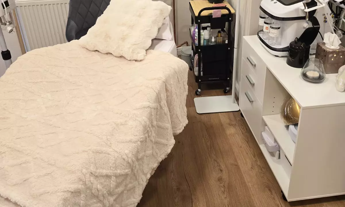 60 Min. Mikrodermabrasion oder Hydrogen-Behandlung für 1 Person