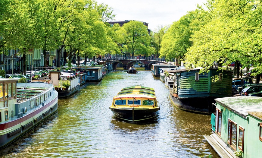 Image 2: Rondvaart door de grachten met een échte Amsterdammer als gids