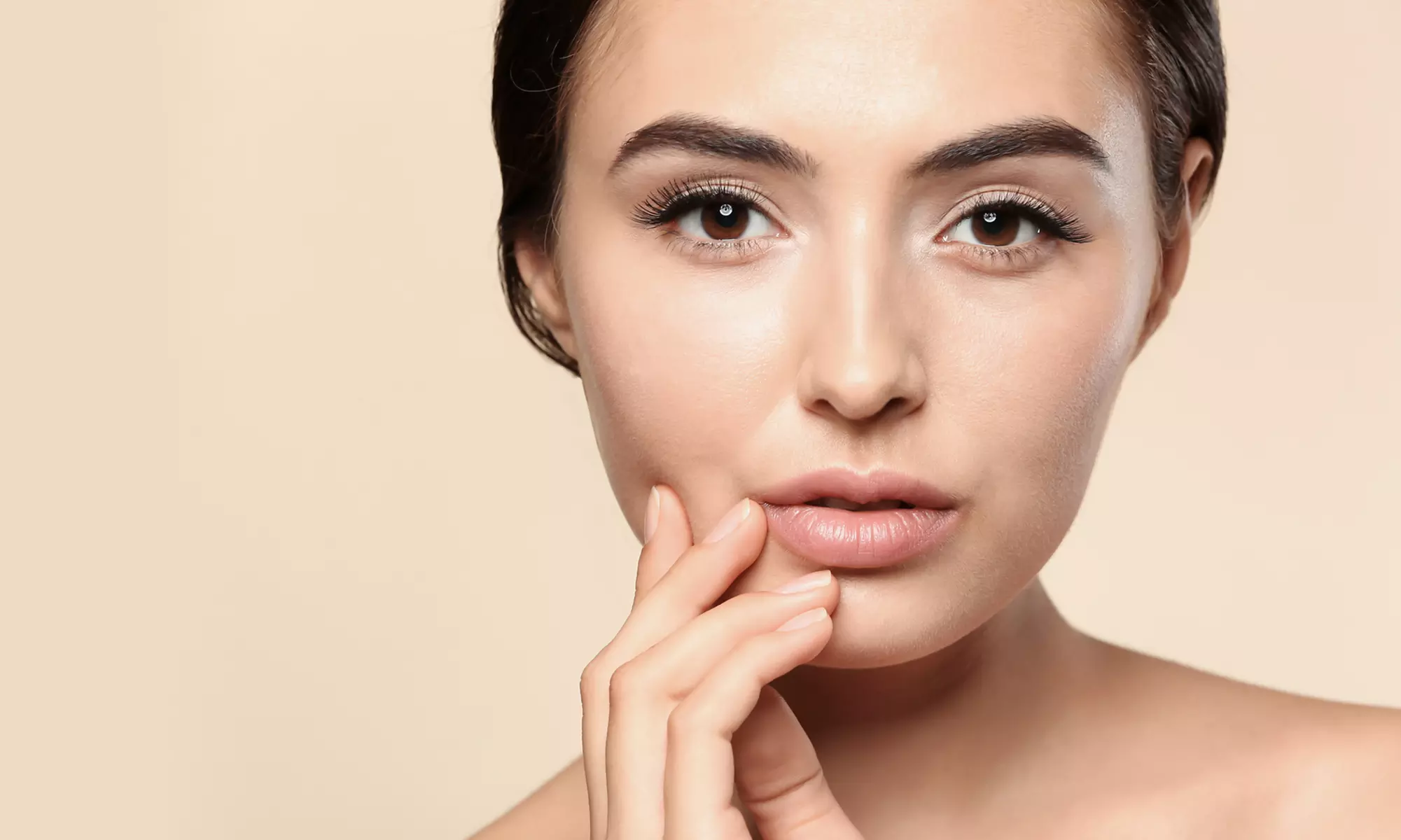Contornos Studio offers a Gorgeous Brows Extensions