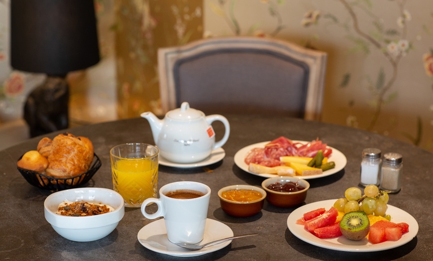 Image 10: Île-de-France : chambre double avec petit-déjeuner