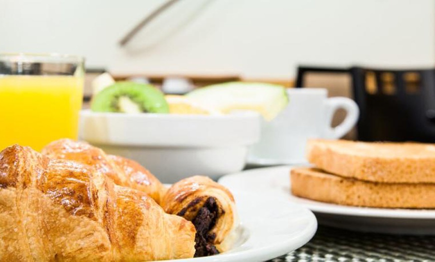 Image 7: Bilbao: 1, 2 o 3 noches con desayuno y spa