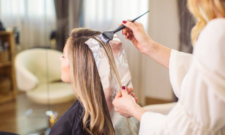 Image 13: Corte, mascarilla, peinado y opción a tratamiento reparador o de color