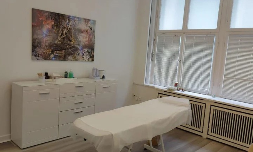 Image 2: Bis zu 56% Rabatt auf den Massage – Ganzkörpermassage bei Caroline Marchiore