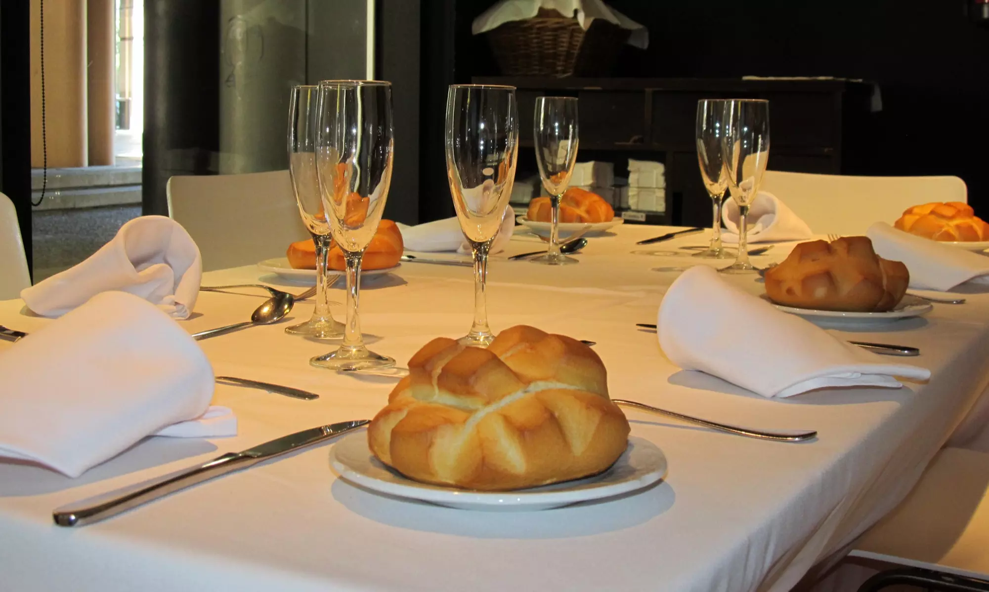 Comilona y diversión: menú con copas, crédito de juego y parking