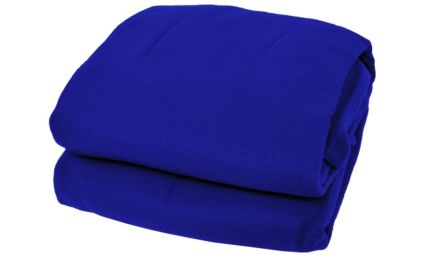 Image 2: Cosy Plush Snuggle Blanket