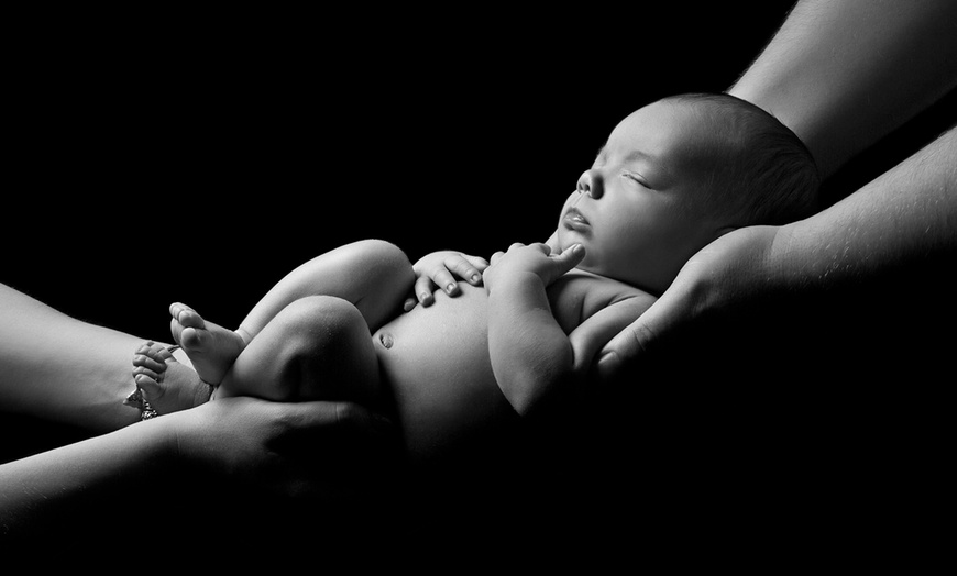 Image 5: Newborn Photoshoot with Prints