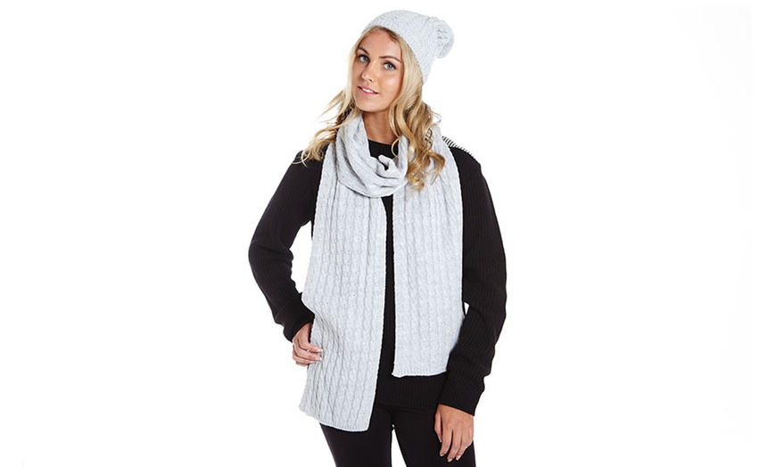 Image 4: Knit Hat and Scarf Set