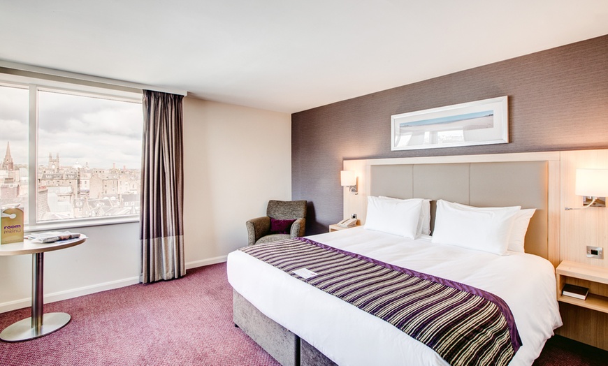 Image 2: Aberdeen: 4* Superior Room Stay with Breakfast and Bubbly