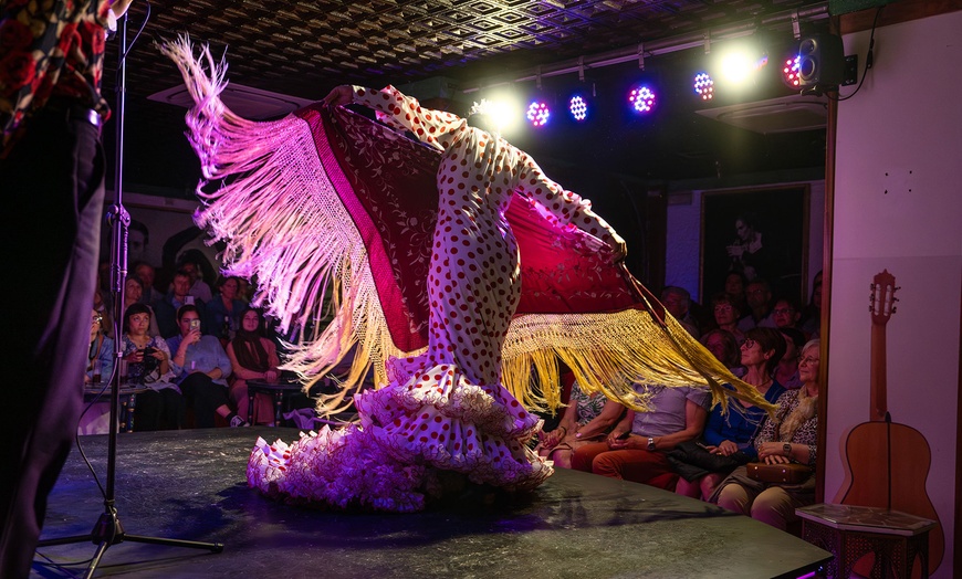Image 6: Entrada a espectáculo flamenco para 2 o 4 personas con consumición