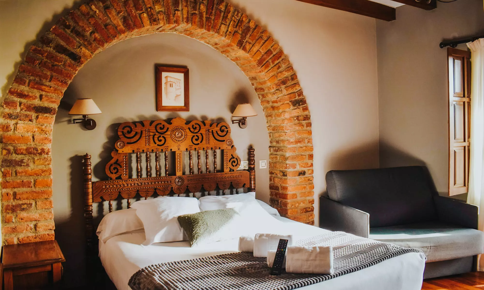 Santillana del Mar: 1 o 2 noches con desayuno, spa y entrada a museo