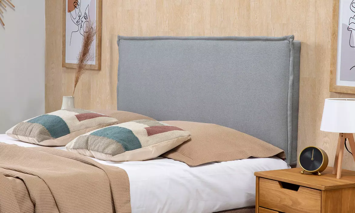 Têtes de lit rembourrées avec pieds style nordique, modèle Berlin, livraison offerte - Primary Image