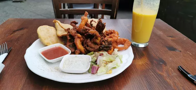 Authentisches pakistanisches 3 Gänge Menü inkl. Tee beiHol! Cow Pakistan Indian Street Food (bis zu 39% sparen) - Second Medium