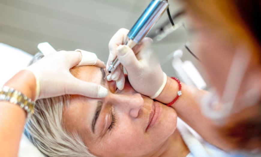 Image 9: Micropigmentación de ojos o labios, o microshading en cejas