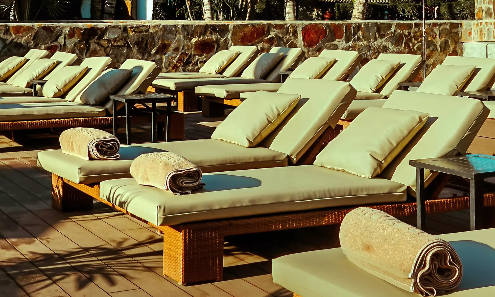 La isla bonita: day pass para 2 personas con cóctel y comida en Maroa