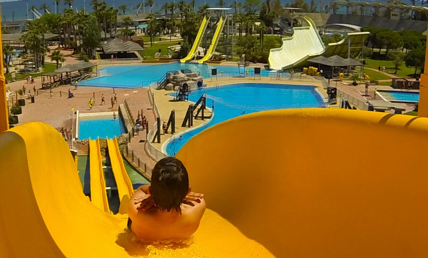 Image 5: Entrada a Aquopolis Costa Dorada