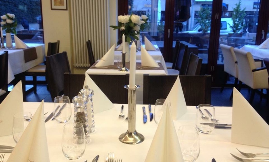 Image 2: Griechisch für Gourmets: exklusives 3-Gänge-Menü für 2 oder 4 Personen