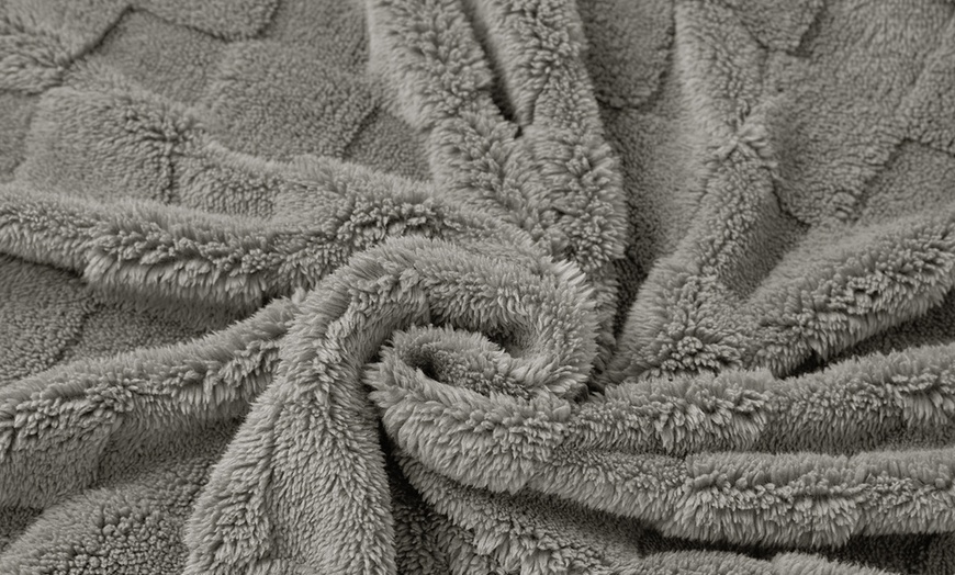 Image 10: Large Soft Fleece Throw Blanket