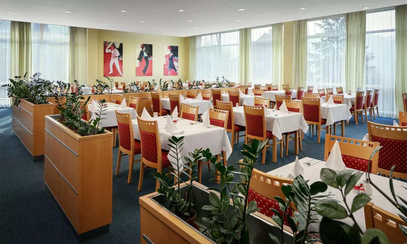 Karlsbad: Doppel- od. Zweibettzimmer mit Halbpension & Treatments