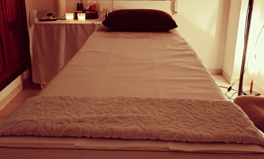 Image 1: Masaje descontracturante o relajante de 30, 45 o 60 minutos para 1