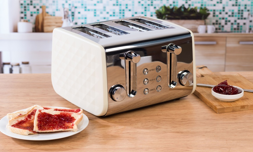 Image 2: Salter Toaster and Kettle Set