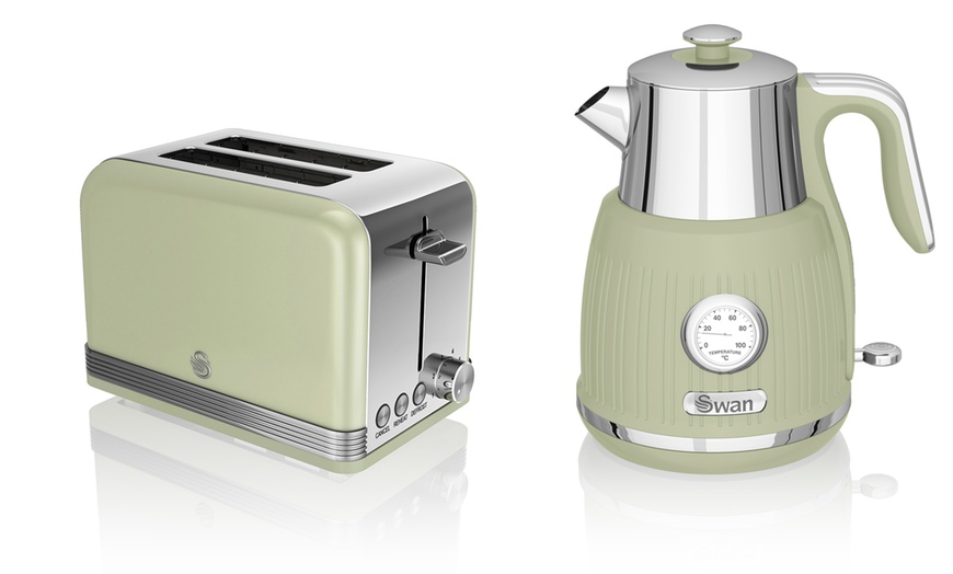 Image 6: Swan Kettle and Toaster Set