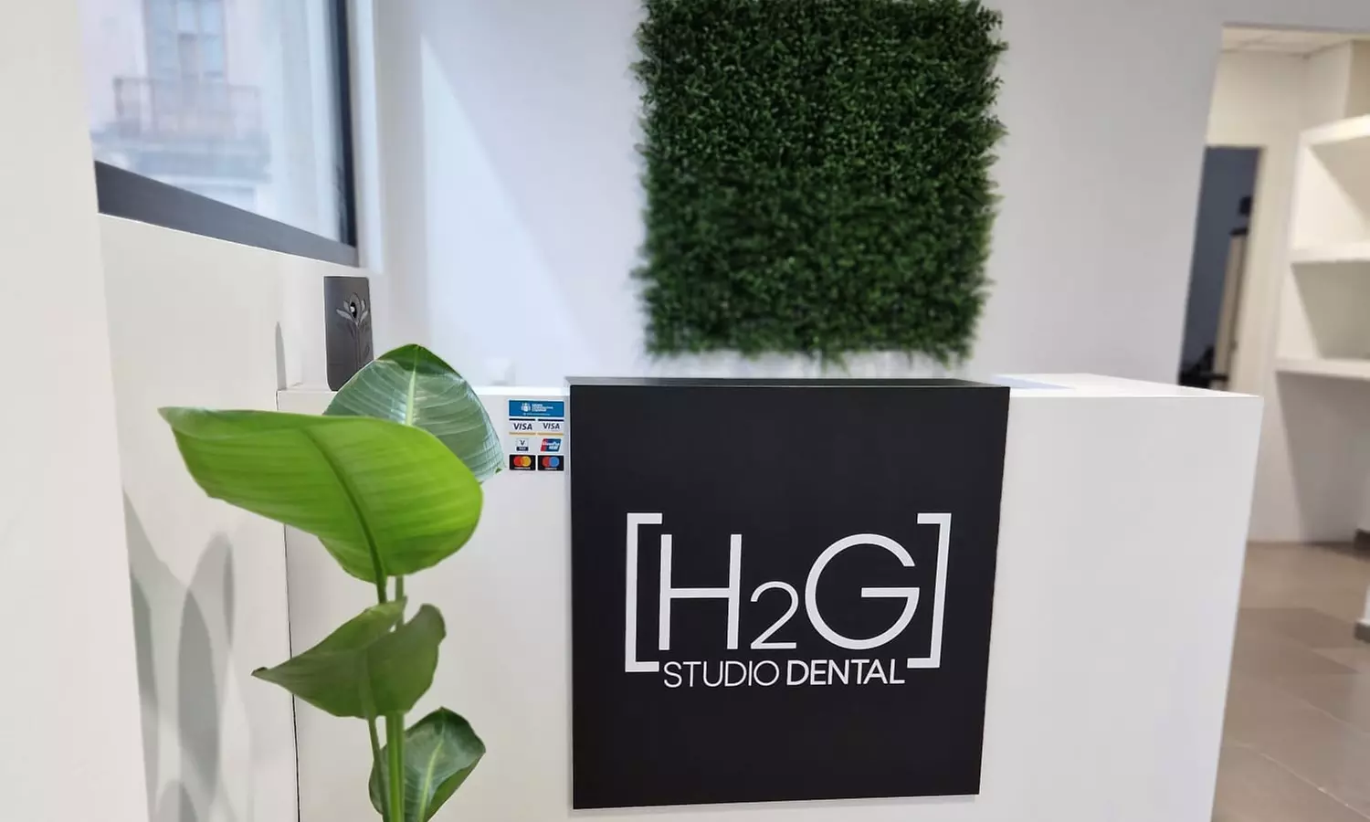 Limpieza bucal o blanqueamiento dental en H2G Studio Dental