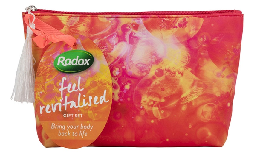 Image 2: Radox Feel Revitalised Gift Set