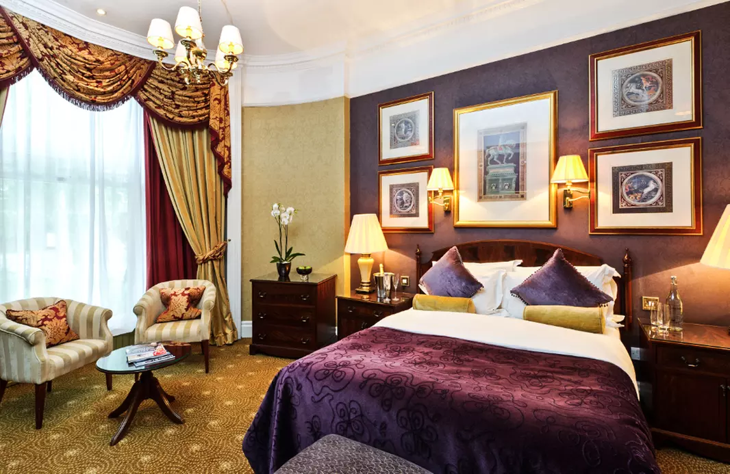 London: 4* Classic Double, Club Double or Twin, or Deluxe Room Stay
