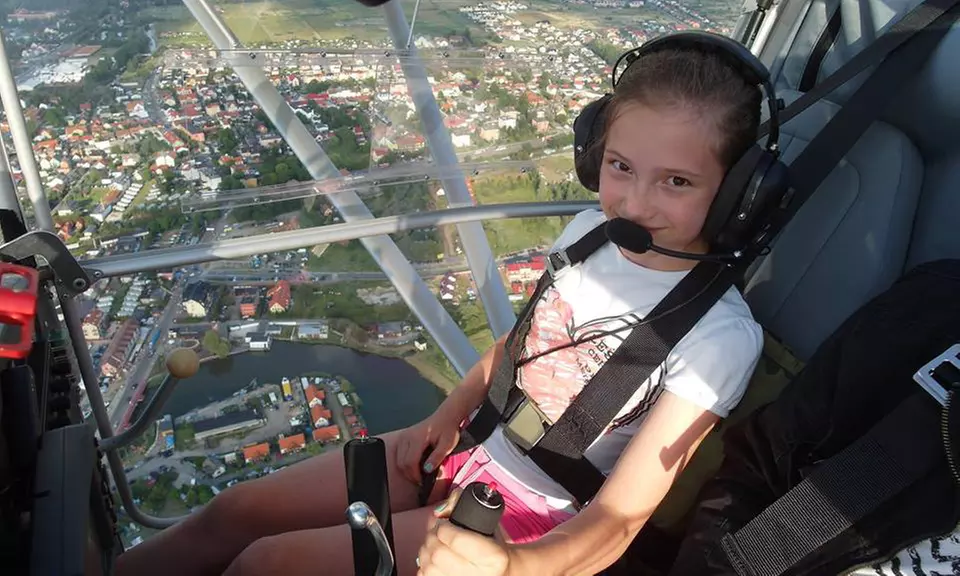Niezapomniane przeżycie: lot z adrenaliną, szkolenie pilota i więcej