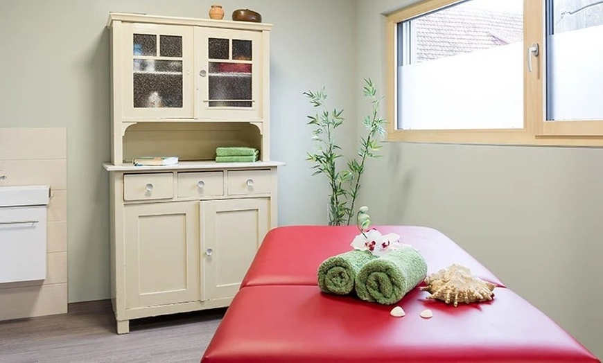 Image 2: 50 od. 80 Min. indische Energie-Massage mit Tiefenwirkung für 1 Person