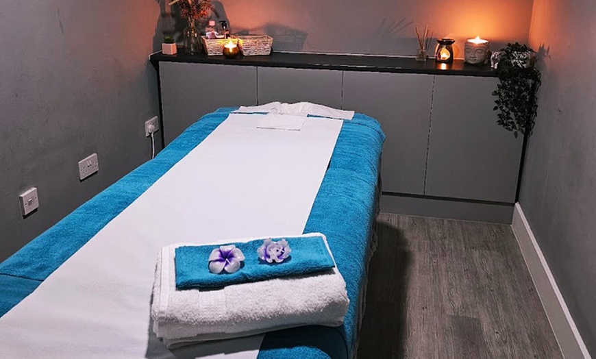 Image 3: Relax with 30, 60, or 90 Minute Couples Massage Experience!