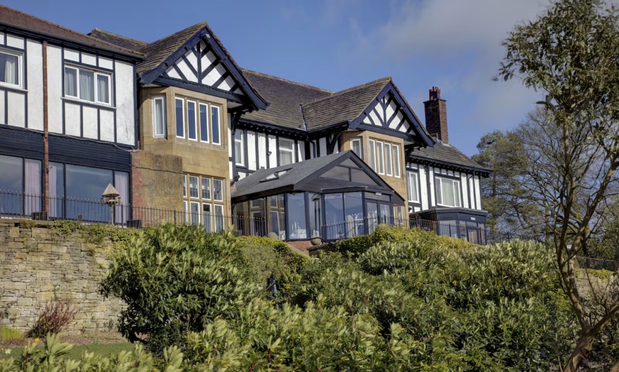 Image 4: Lancashire: Picturesque Stay for 2 with Breakfast, Dinner, Hot Tub 