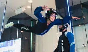 La emoción de volar: experiencia de 2 vuelos en túnel de viento con fotos y vídeos para 1 adulto o niño, al 23%