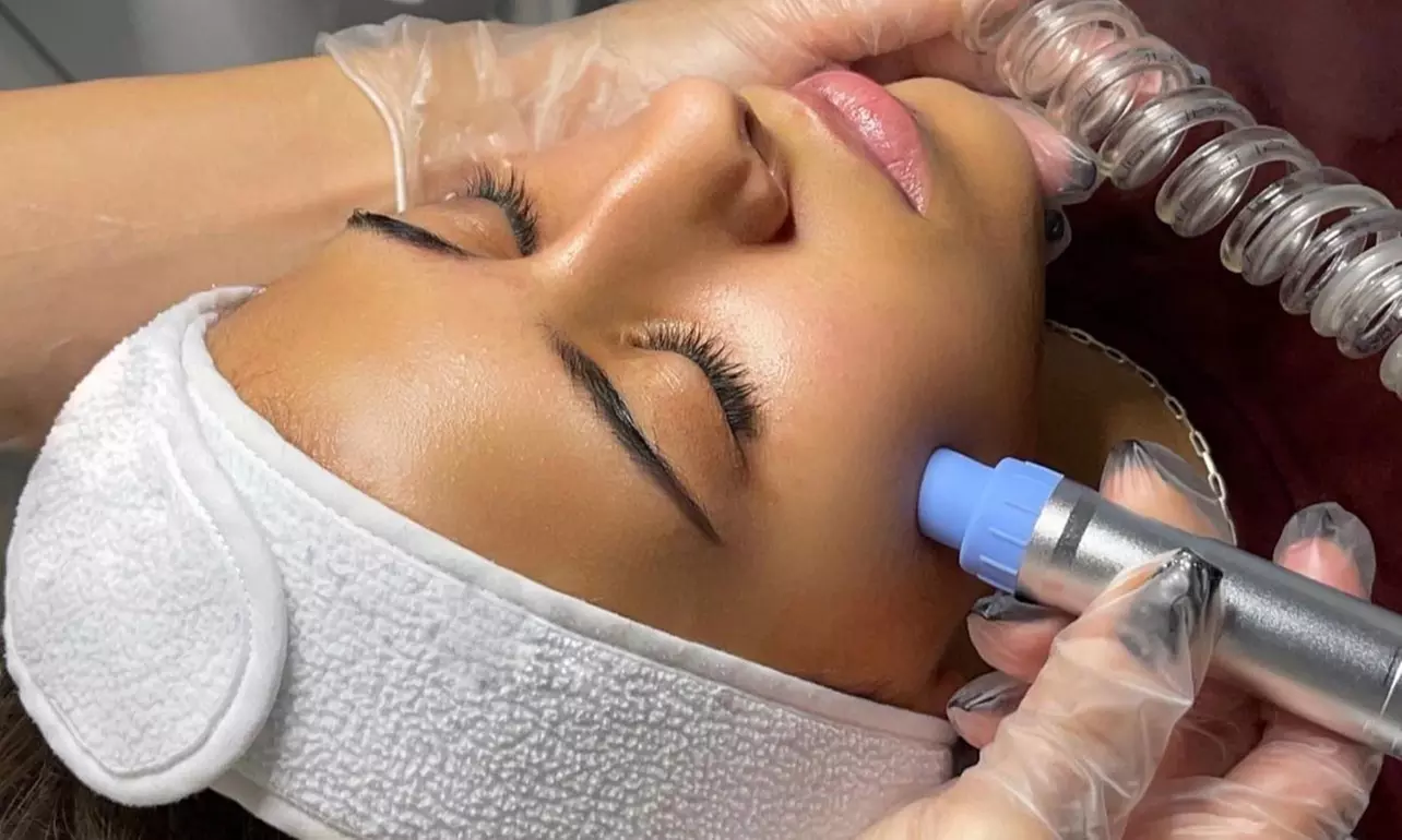 60-Min Signature Facial w/ Diamond or Hydrodermabrasion, Serum, Ultrasound & LED Treatment ( Upto 50% Off ) - Primary Image