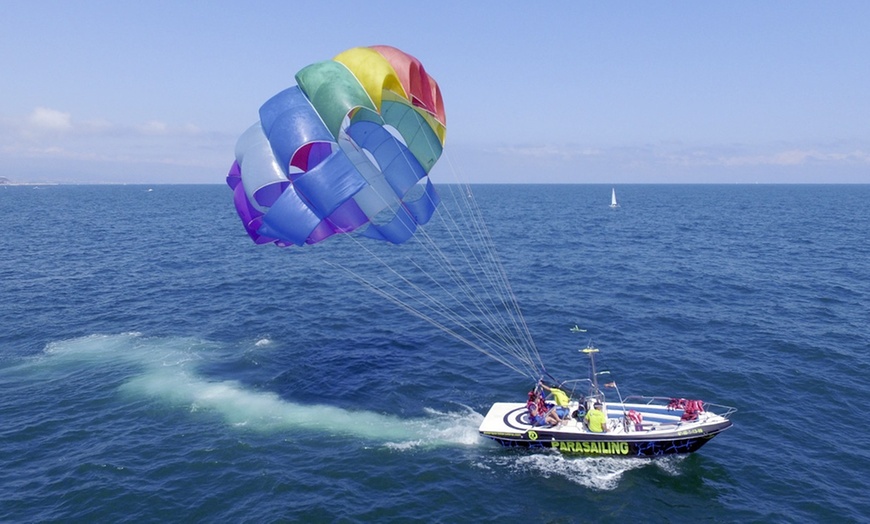 Image 1: Parasailing para 1, 2 o 4