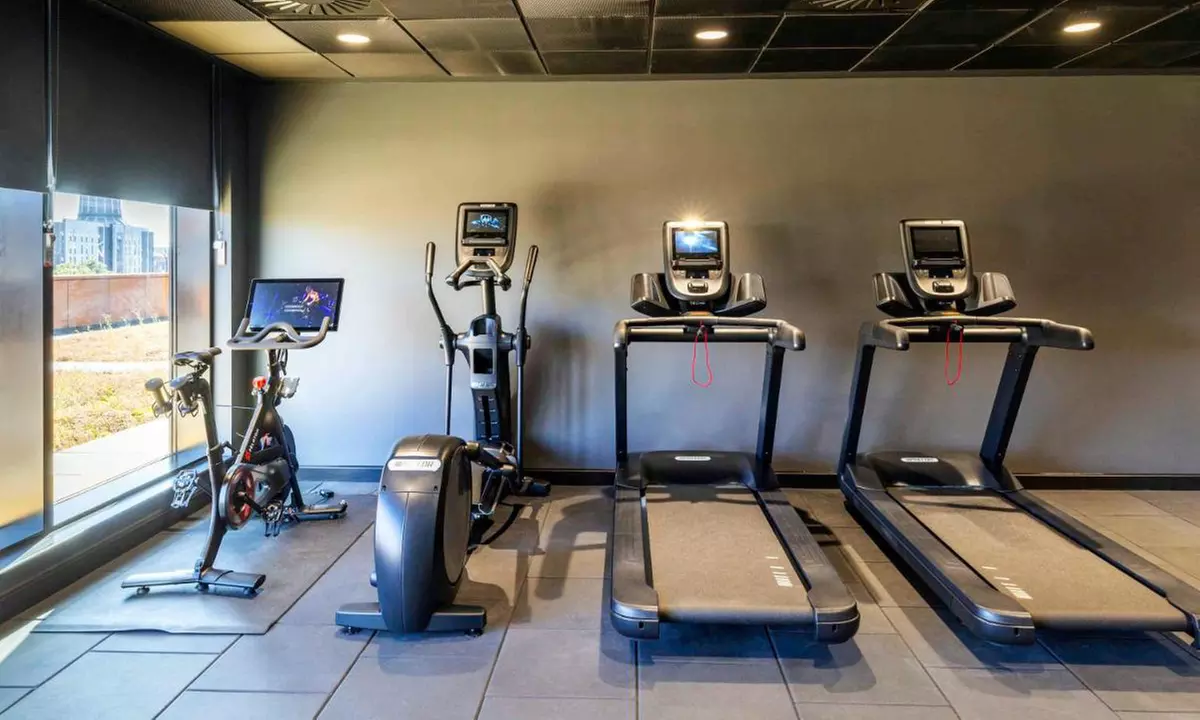 4* Liverpool: Standard King Room Stay with Breakfast and Late Checkout