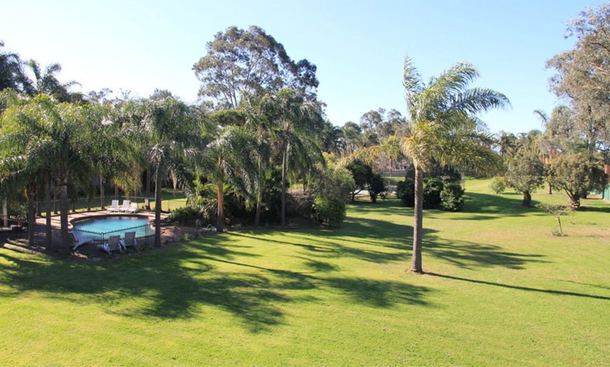 Image 7: The Hunter Valley: Stay with Breakfast