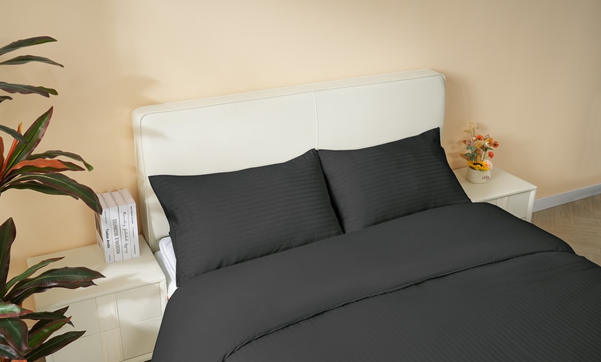 Image 18: Three Pieces Stripe Duvet Cover Set With Two Pillowcases