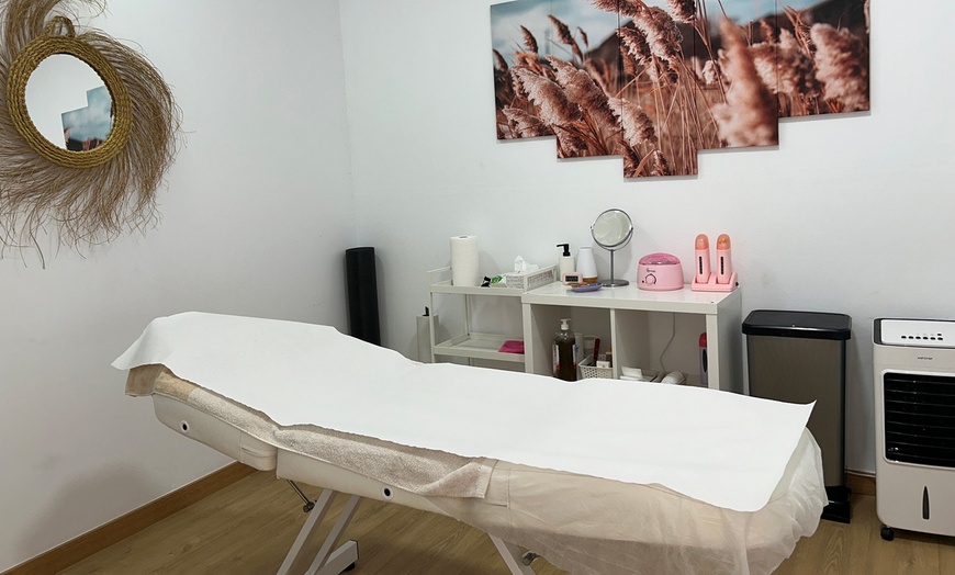 Image 4: Up to 67% Off on Tensado de la piel por radiofrecuencia at Neide Santos Beauty and Wellness