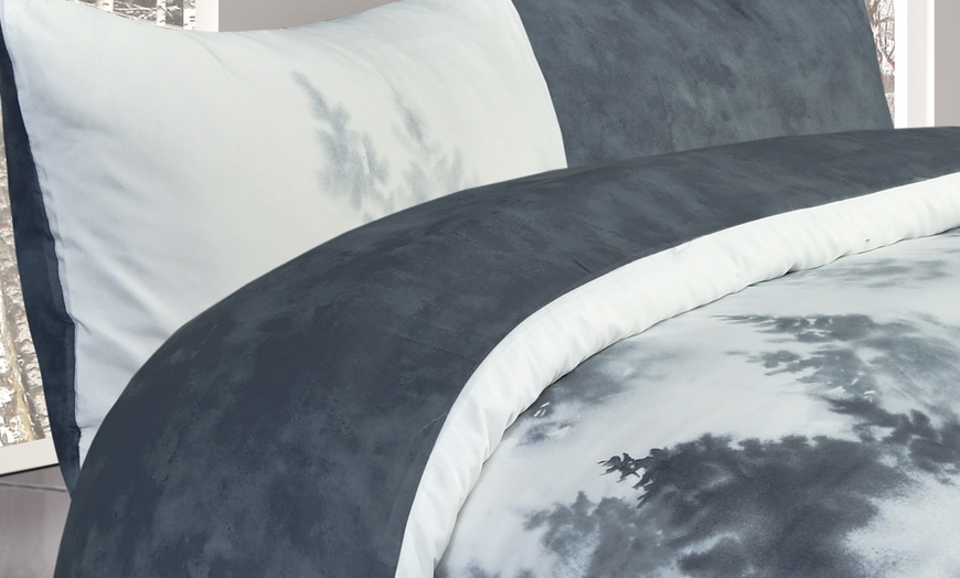 Image 2: Super Soft Reversible Misty Forest Duvet Set 