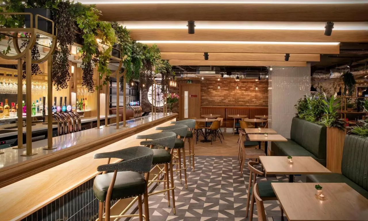 Chester: 4* Standard Double Room Stay with Full English Breakfast